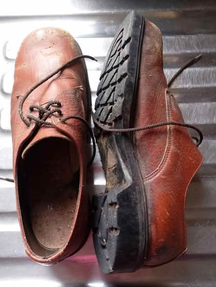 Photo of free Size 9 steel toe cap shoes (Harrogate HG2) #1