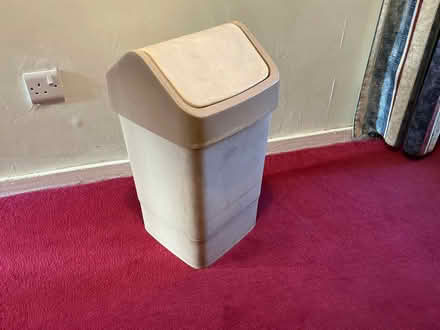 Photo of free Small kitchen bin (Walkley S6) #1