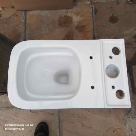 Photo of free Modern square toilet (Biggleswade SG18) #2