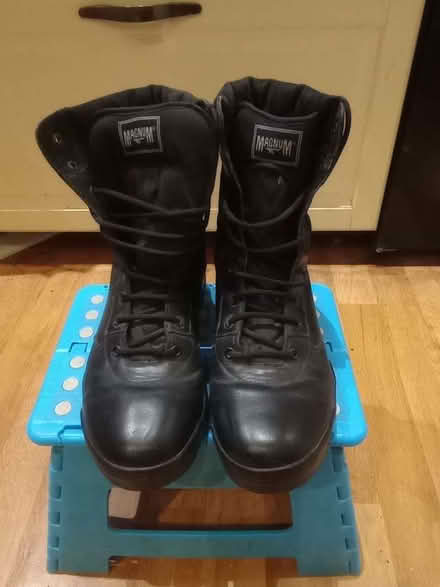 Photo of free Magnum Classic Size 9 Boots (Motspur Park KT3) #2