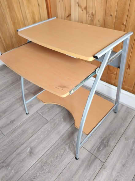 Photo of free Computer Table/Desk (B146EE) #1