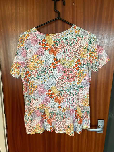 Photo of free Size 10/12 top bundle in vgc (Thringstone LE67) #3