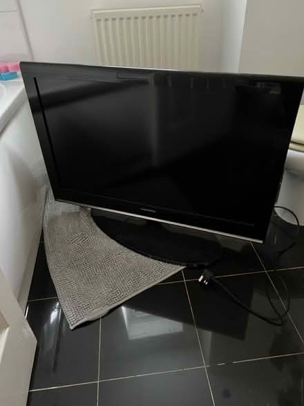 Photo of free 37” tv (Droitwich Spa) #1