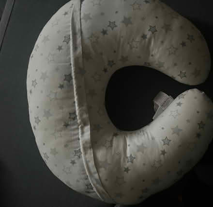 Photo of free Kinder breastfeeding pillow (Radcliffe M26) #1