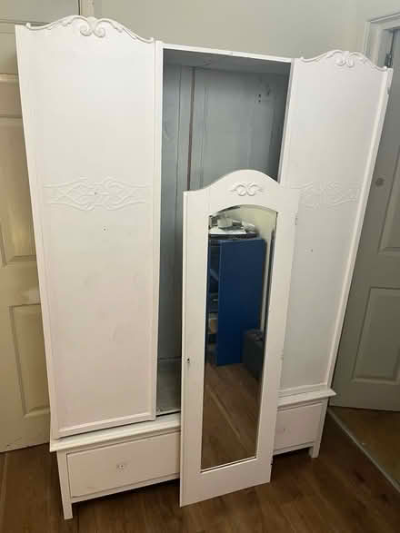 Photo of free Wardrobe for upcycling (Wem SY4) #1