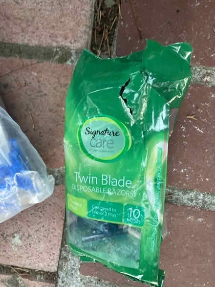 Photo of free packs of unused, disposable razors (Foothill Boulevard Cupertino) #2
