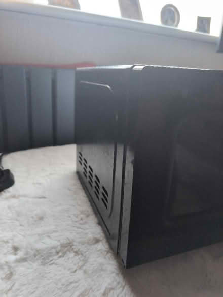 Photo of free Microwave (Barry CF63) #3
