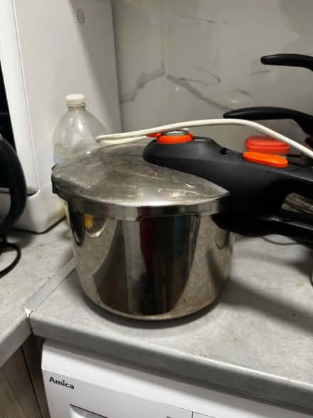 Photo of free A set of pots and a kettle (Lewisham) #3