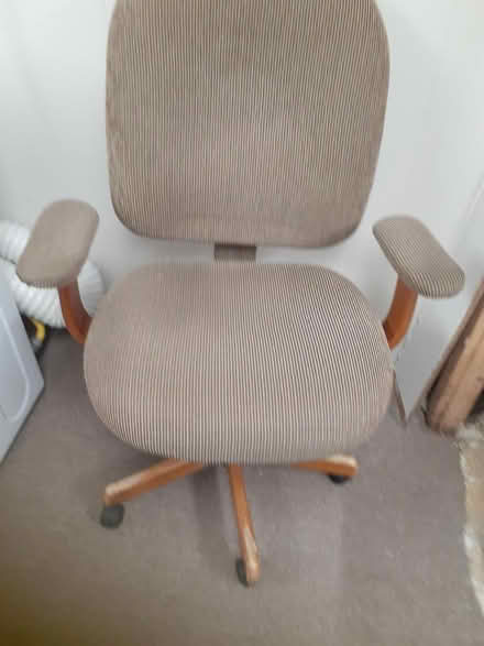 Photo of free Office chair (Metuchen nj) #1