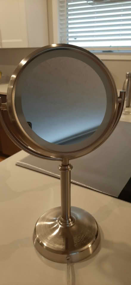 Photo of free LED Makeup Mirror (Hazeldean / Castlefrank) #4