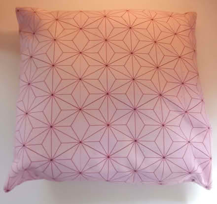 Photo of free Demon Slayer: Kimetsu no Yaiba pattern cushion (Oxford OX4) #1