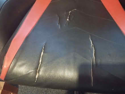 Photo of free Swivel Gaming chair on wheels (Shepperton TW17) #4