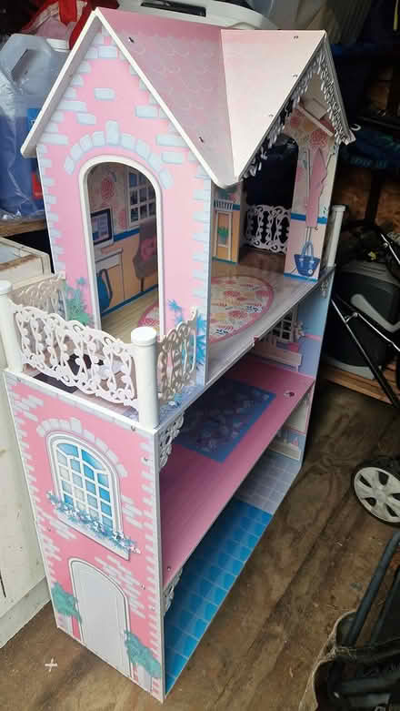 Photo of free Very large dolls house (Longworth OX13) #1