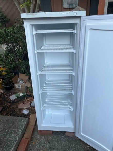 Photo of free Kenmore 6.5 cu ft upright freezer (Mountain View nr train station) #1