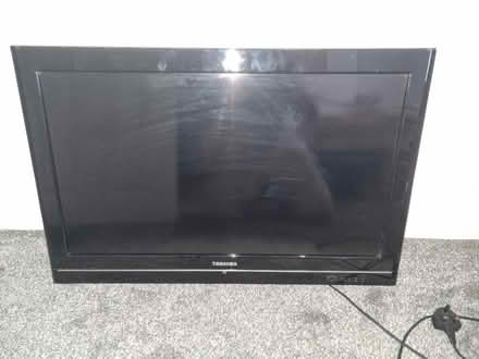 Photo of free Tv no tv stand working no controler must buy universal one (Crewton DE24) #1