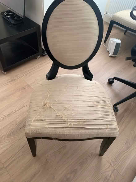 Photo of free Chair and table (Tw34jp) #2