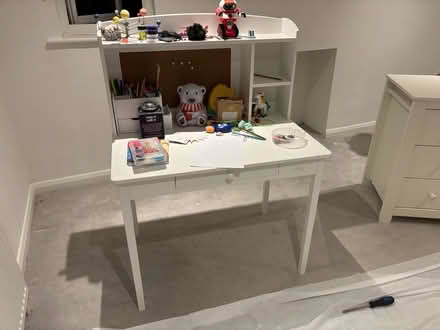 Photo of free Children’s desk (Wandsworth Common) #1