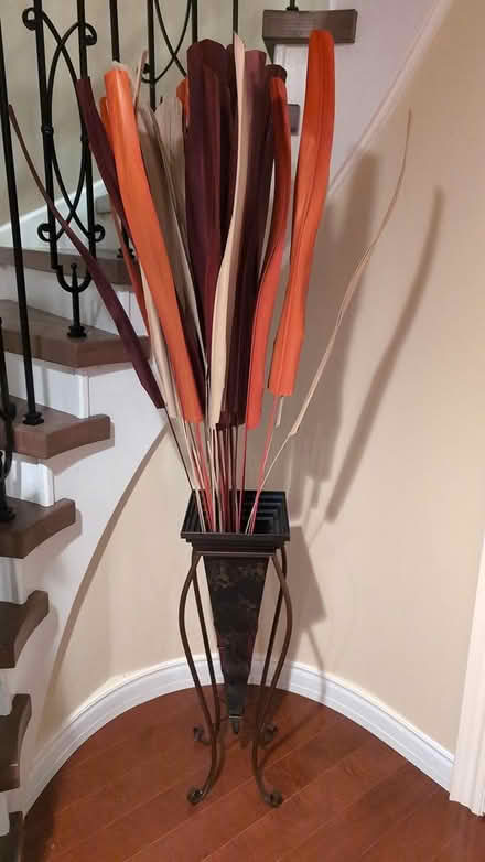 Photo of free Vase with Decor (Trafalgar/River Oaks, Oakville) #1