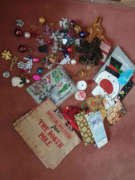Photo of free Assorted Christmas decorations and other items (The Rock TF3) #2