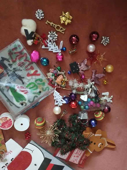 Photo of free Assorted Christmas decorations and other items (The Rock TF3) #3