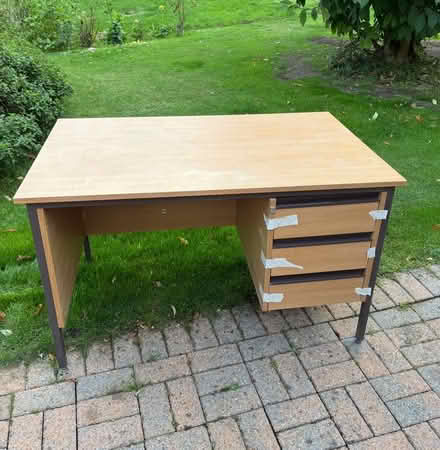 Photo of free Desk (Winnersh RG41) #1