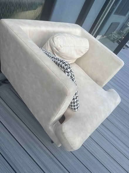 Photo of free Oversized single accent chair (11208) #3