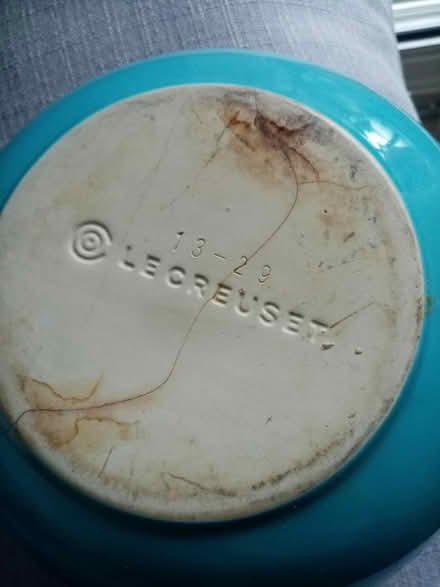 Photo of free Le creuset bean pot - damaged (Victoria SW1) #3