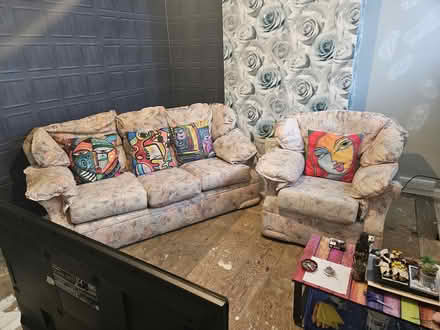 Photo of free 3 piece settee (ME10) #2