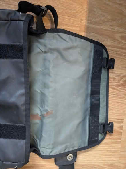 Photo of free North face messenger bag (SW18) #1
