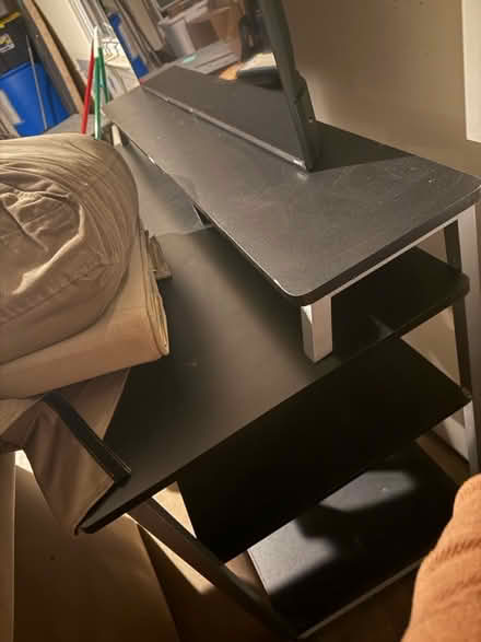 Photo of free Large desk-No issues (Southwest DC-Navy Yard) #1