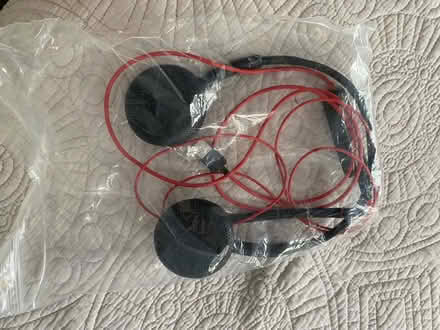 Photo of free Headset (black and red) (Stepney E1) #1