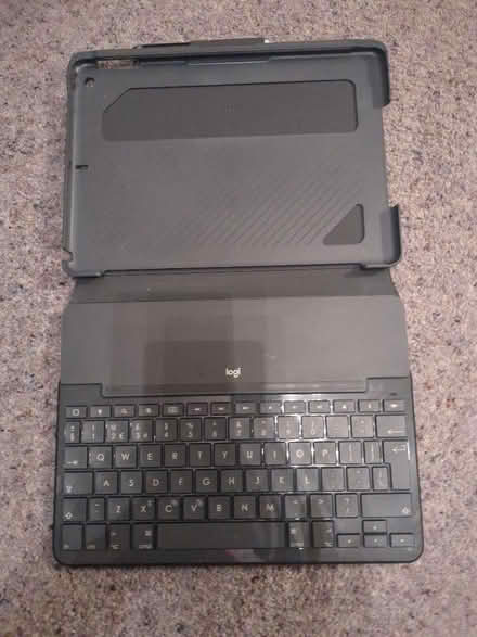 Photo of free Hard iPad case with keyboard (Leicester Forest East LE3) #1