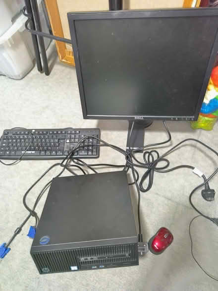 Photo of free HP G2 SFF mini PC , Monitor, keyboard, mouse. Will not split (Heswall CH60) #1