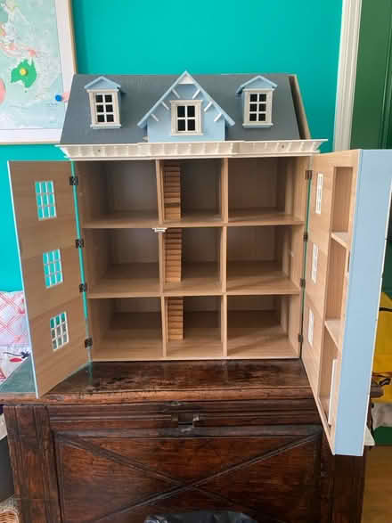 Photo of free Dolls House in need of TLC (Tufnell Park N7) #2