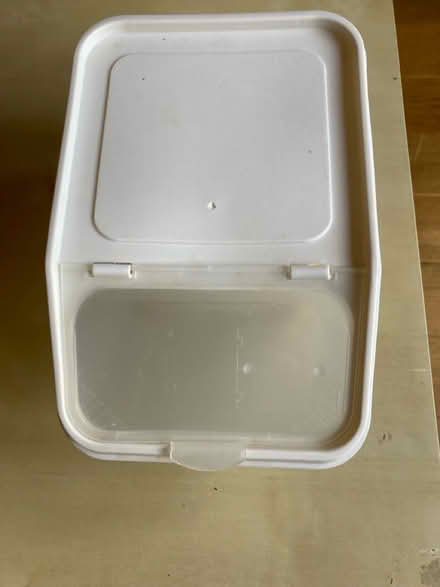 Photo of free Plastic container with lid (W12) #1