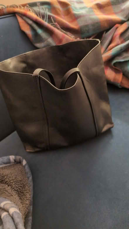 Photo of free Black handbag with insert (S10 Crookes) #1