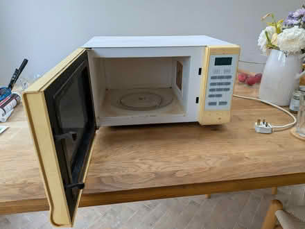 Photo of free DeLonghi Microwave (Harringay N4) #2