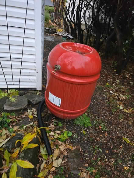 Photo of free Red Rain Barrel (Vanier north) #1