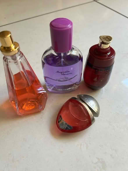 Photo of free Perfume (SW32JA) #1