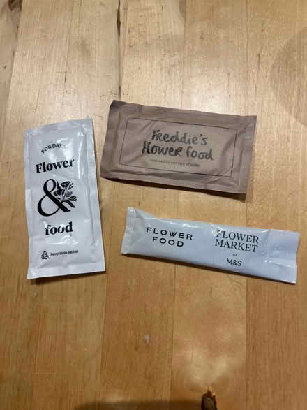 Photo of free Flower food sachets packets. 150 (CT3) #1