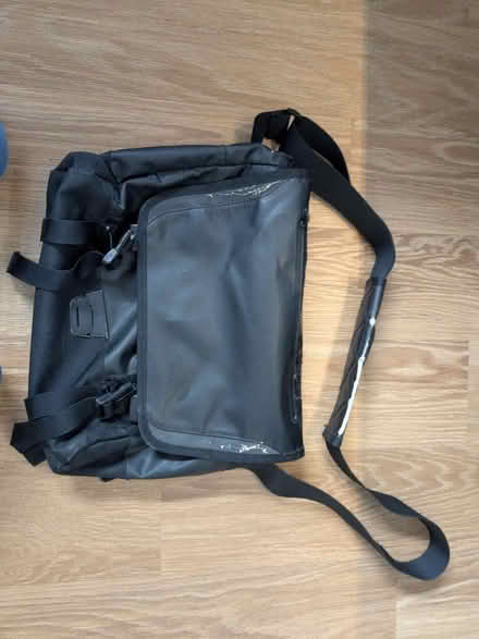 Photo of free North face messenger bag (SW18) #2