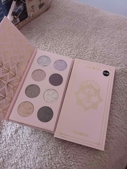 Photo of free 2 eyeshadow palettes (CT6) #1