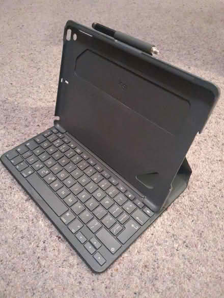 Photo of free Hard iPad case with keyboard (Leicester Forest East LE3) #3