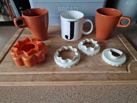 Photo of free Small selection of kitchen items (Old Farm Park MK7) #1