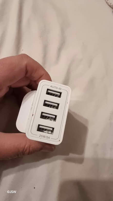 Photo of free 25 watt charger (Colindale NW9) #2