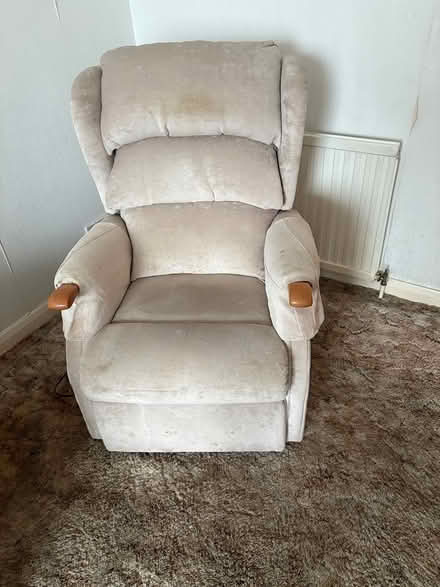 Photo of free Electric recliner/incliner chair (Tring HP23) #2