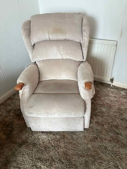 Photo of free Electric recliner/incliner chair (Tring HP23) #1