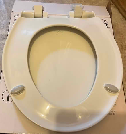 Photo of free White round toilet seat (Crown Heights, Brooklyn 11225) #4