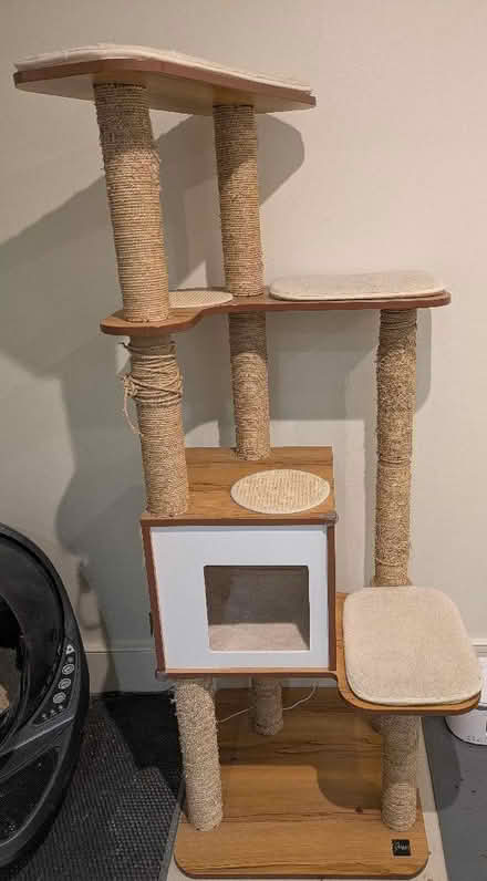 Photo of free Vesper cat tree high base XL (Abbeville Village SW4) #1