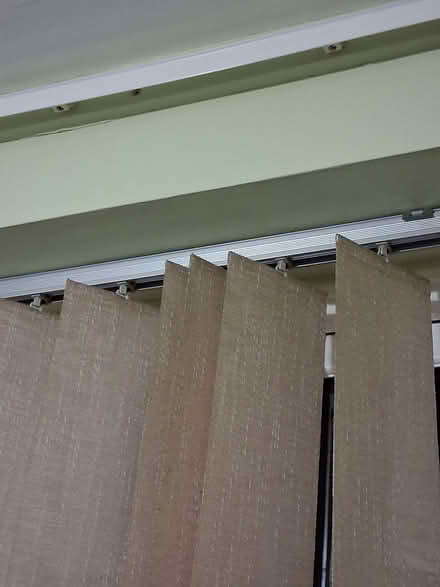 Photo of free hanging blinds mechanism (Leominster HR6) #1